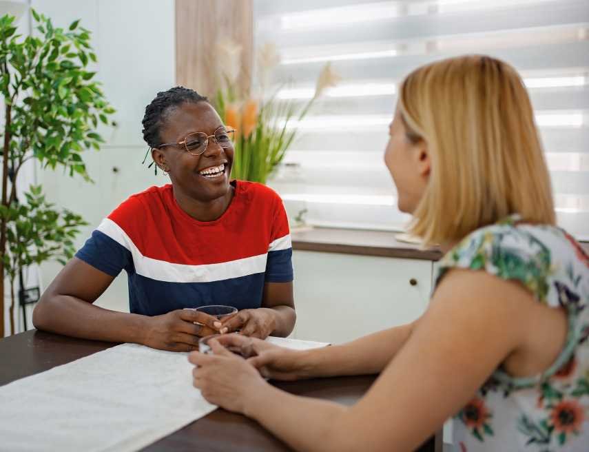 Ir a Cómo entrevistar a un cuidador: preguntas clave para acertar